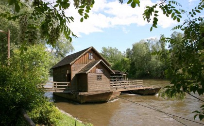 Razgibani pohod ob reki Muri in ogled Pomelajeve domačije v Evropski vasi štorkelj